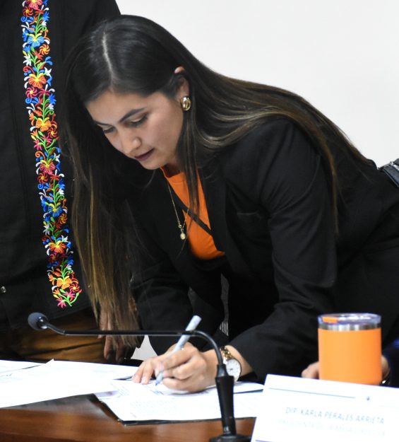 04.12.2025 Firma de Convenio comisión de gobernación (39)