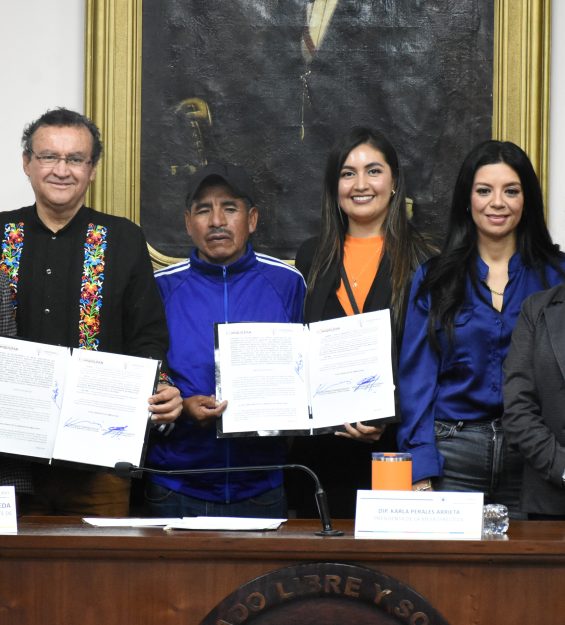 04.12.2025 Firma de Convenio comisión de gobernación (49)